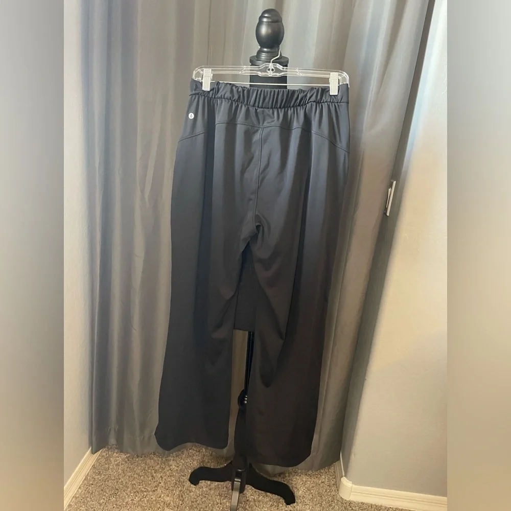 7. Men’s Athletic Pants, Size 28L, EUC